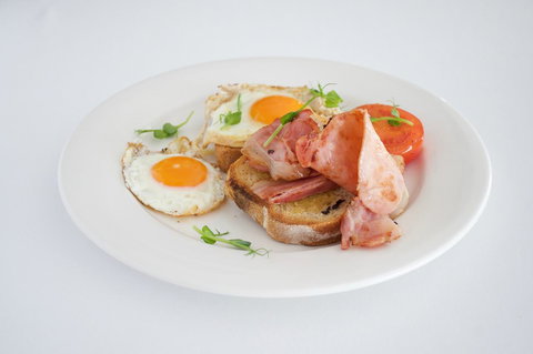 SureStay Hotel By Best Western The Clarence On Melville - Pubs and Clubs 4
