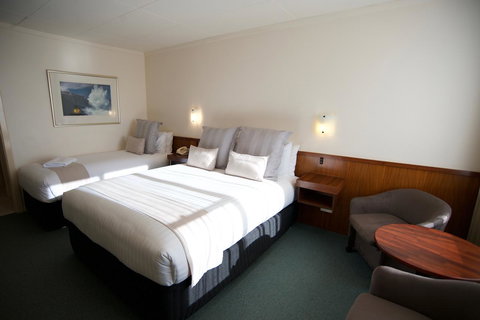 SureStay Hotel By Best Western The Clarence On Melville - Pubs and Clubs 7