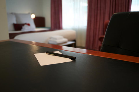 SureStay Hotel By Best Western The Clarence On Melville - Pubs and Clubs 19
