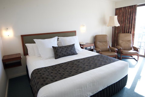 SureStay Hotel By Best Western The Clarence On Melville - Pubs and Clubs 24