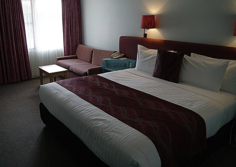 SureStay Hotel By Best Western The Clarence On Melville - Pubs and Clubs 37