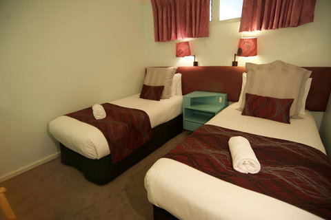 SureStay Hotel By Best Western The Clarence On Melville - Pubs and Clubs 16