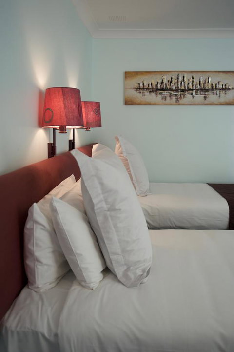 SureStay Hotel By Best Western The Clarence On Melville - Pubs and Clubs 10