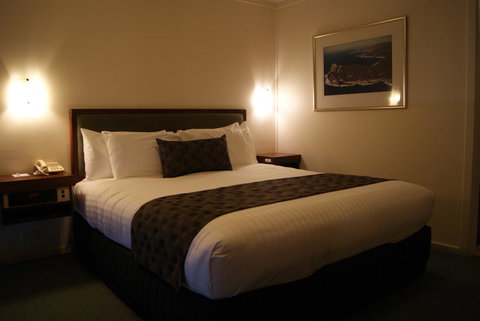 SureStay Hotel By Best Western The Clarence On Melville - Pubs and Clubs 43
