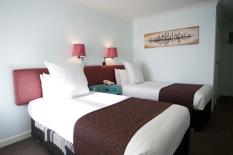 SureStay Hotel By Best Western The Clarence On Melville - Pubs and Clubs 26