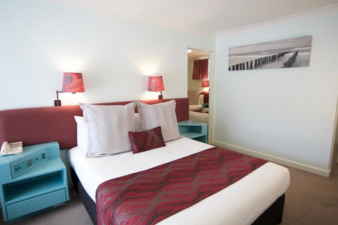 SureStay Hotel By Best Western The Clarence On Melville - Pubs and Clubs 18