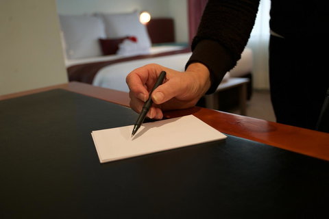 SureStay Hotel By Best Western The Clarence On Melville - Pubs and Clubs 15
