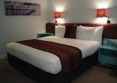 SureStay Hotel By Best Western The Clarence On Melville - Pubs and Clubs 34