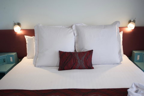 SureStay Hotel By Best Western The Clarence On Melville - Pubs and Clubs 21