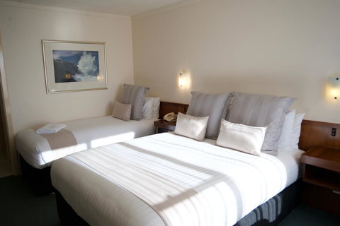 SureStay Hotel By Best Western The Clarence On Melville - Pubs and Clubs 0