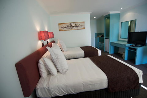 SureStay Hotel By Best Western The Clarence On Melville - Pubs and Clubs 11