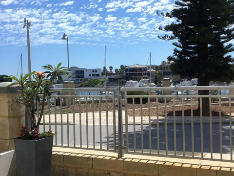 Studio Style Mindarie Marina - Pubs and Clubs 1