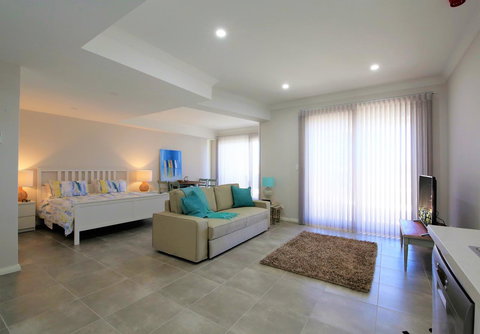 Studio Style Mindarie Marina - Pubs and Clubs 4