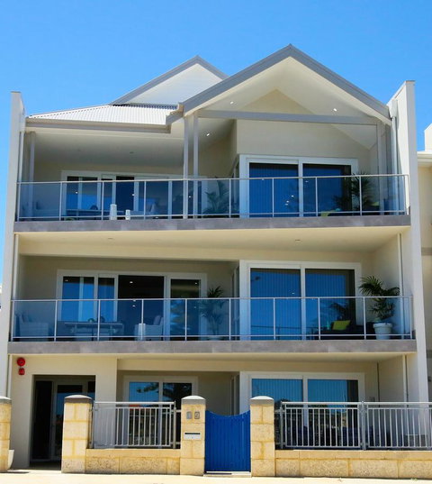 Studio Style Mindarie Marina - Pubs and Clubs 9