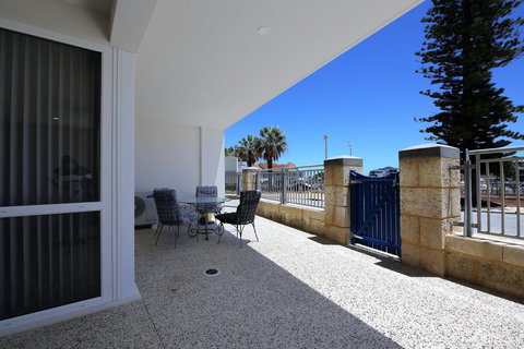 Studio Style Mindarie Marina - Pubs and Clubs 12
