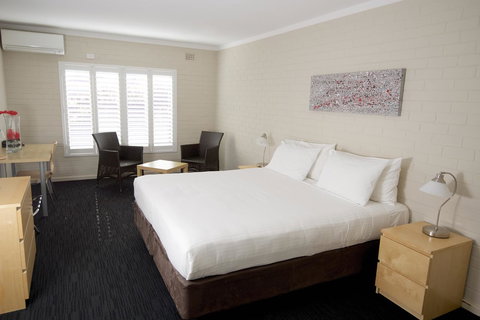 The Murray Hotel - Go Out 9