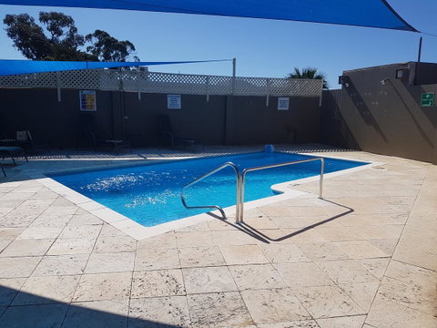 Mandurah Foreshore Motel - Pubs and Clubs 5