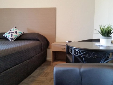 Mandurah Foreshore Motel - Pubs and Clubs 9