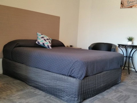 Mandurah Foreshore Motel - Pubs and Clubs 2