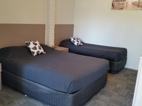 Mandurah Foreshore Motel - Pubs and Clubs 7