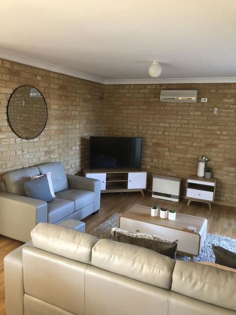 Dampier House Mullaloo-Perth - Pubs and Clubs 2