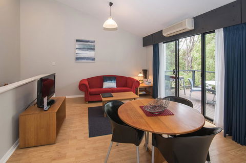 Margarets Forest - Pubs and Clubs 1