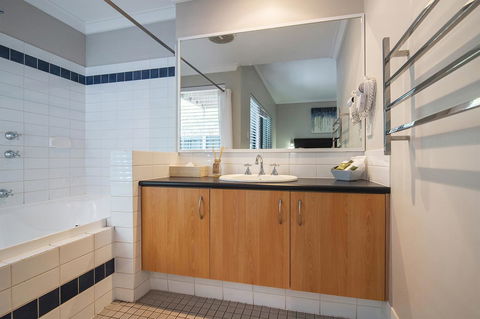 Margarets Forest - Pubs and Clubs 13