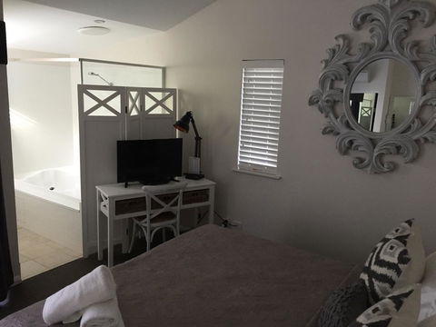 Margarets Forest - Pubs and Clubs 26