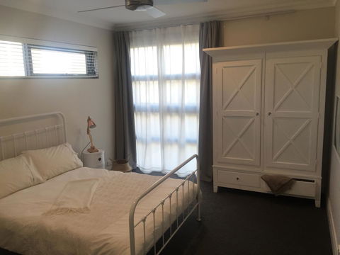 The Pool House - Fremantle - Pubs and Clubs 17