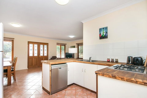 Coranda Lodge - Pubs and Clubs 16