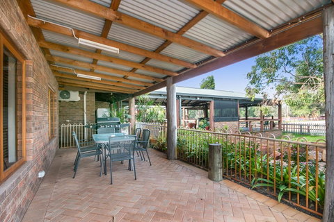 Coranda Lodge - Pubs and Clubs 12