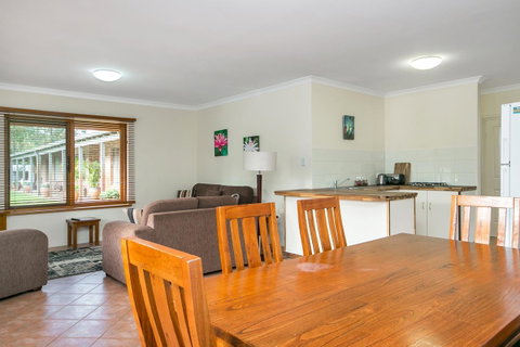 Coranda Lodge - Pubs and Clubs 18