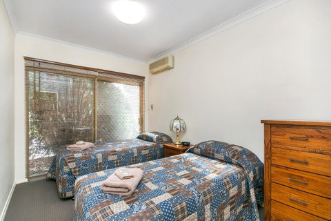 Coranda Lodge - Pubs and Clubs 10