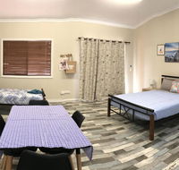Sabai accommodation - Pubs and Clubs