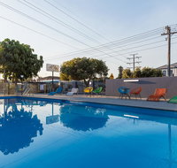 Batavia Apartments - Pubs and Clubs