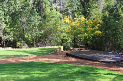 Nannup Bush Retreat - Pubs and Clubs 18