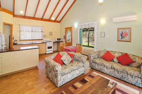 Yelverton Brook Conservation Sanctuary - Pubs and Clubs 38