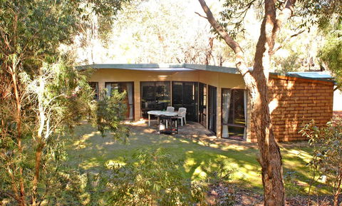 Yelverton Brook Conservation Sanctuary - Pubs and Clubs 6