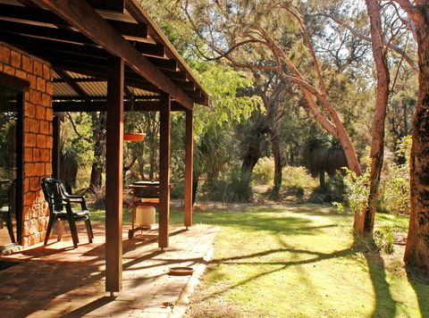 Yelverton Brook Conservation Sanctuary - Pubs and Clubs 40