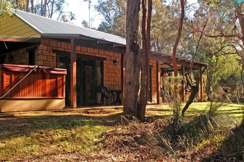 Yelverton Brook Conservation Sanctuary - Pubs and Clubs 8