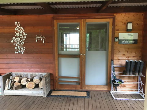 Tegwan's Nest Holiday Home - Pubs and Clubs 7