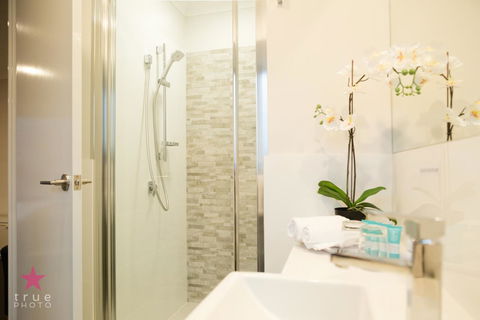 Waterford Guest Suite - Pubs and Clubs 5