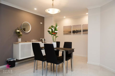 Waterford Guest Suite - Pubs and Clubs 2