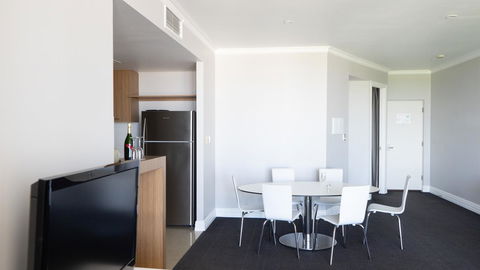 Mullaloo Beach Hotels & Apartments - Pubs and Clubs 3