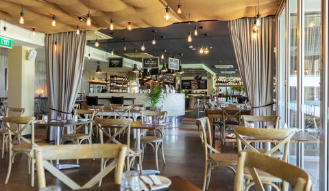 Mullaloo Beach Hotels & Apartments - Pubs and Clubs 10