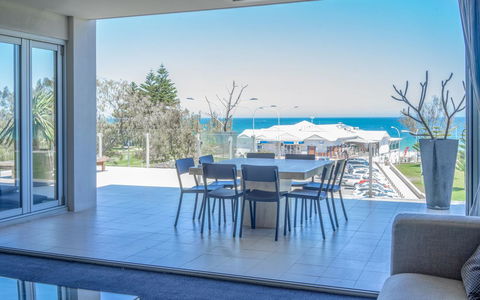 Mullaloo Beach Hotels & Apartments - Pubs and Clubs 2