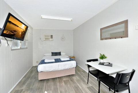 Mandurah Coastal Holiday Park - Pubs and Clubs 22