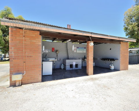 Mandurah Coastal Holiday Park - Pubs and Clubs 37