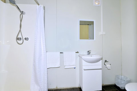 Mandurah Coastal Holiday Park - Pubs and Clubs 24