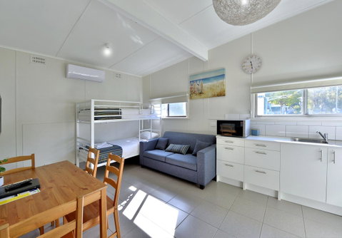 Mandurah Coastal Holiday Park - Pubs and Clubs 5